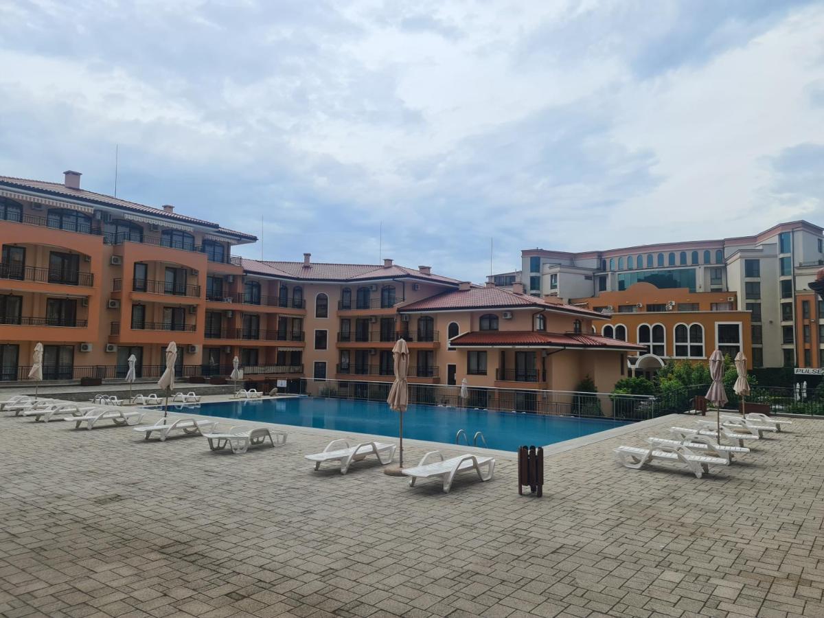 Private Apartment In Star Dreams Complex Sveti Vlas Exteriör bild
