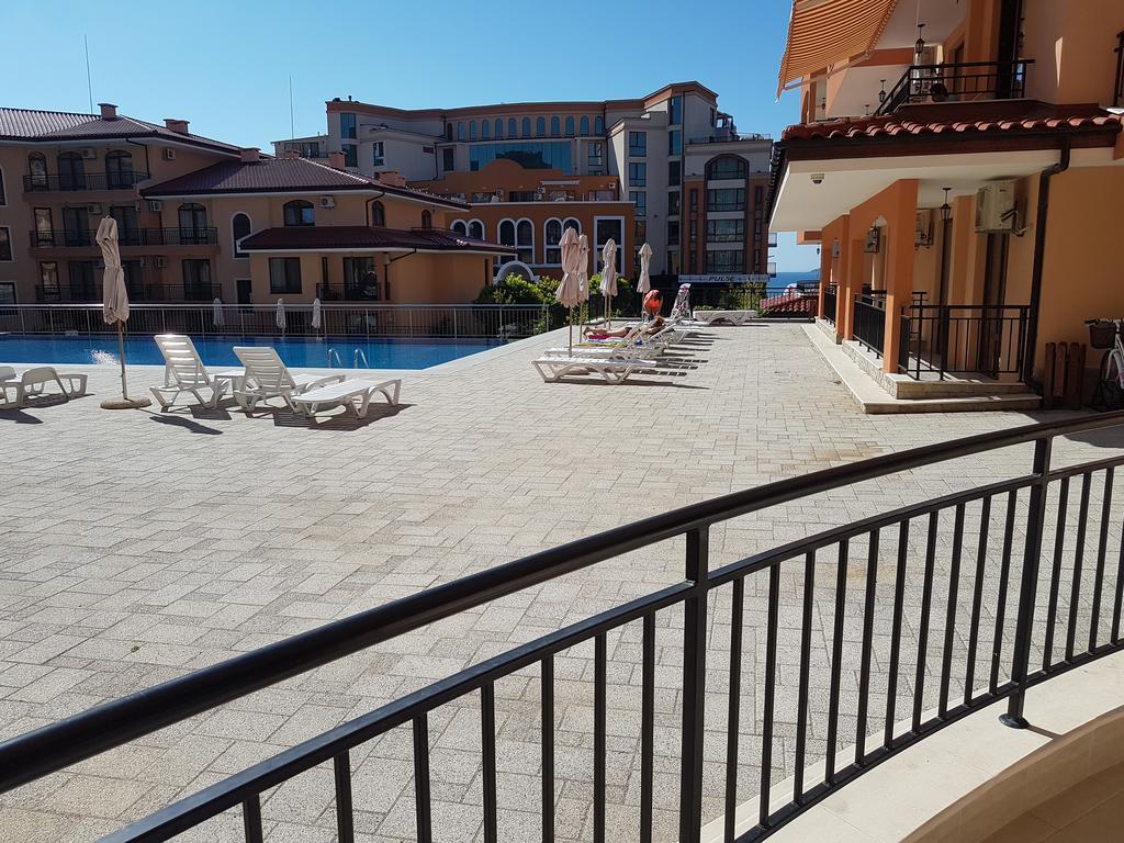 Private Apartment In Star Dreams Complex Sveti Vlas Exteriör bild